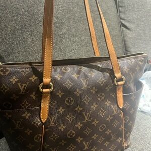 Louis Vuitton Totally Monogram MM tote bag